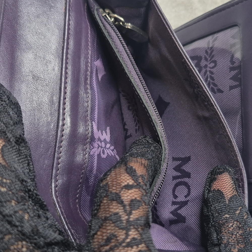 MCM Princess Lion Leather Tote Bag & Wallet - Picture 9 of 17